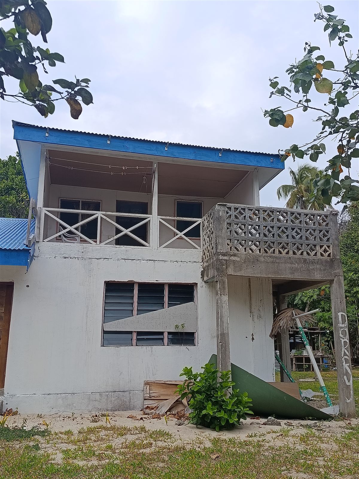 Two-storey guest bungalow with blue roof at Siviri